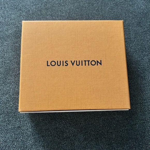 Louis Vuitton box 5 5/8x5x1 5/8 - Picture 1 of 4